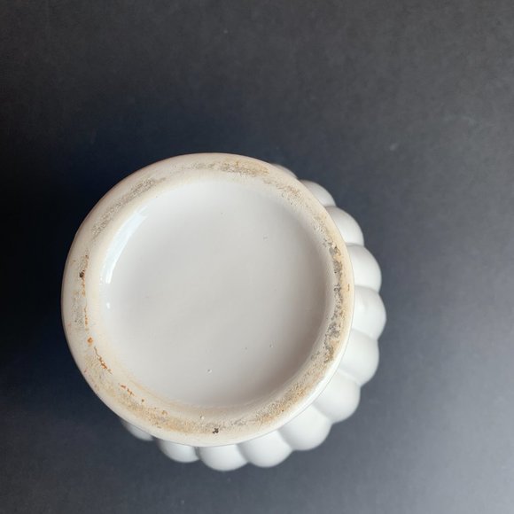 VASE - 6.5in Ceramic, white, fluted, scalloped, ridged vase, 3.75in opening - Picture 4 of 7